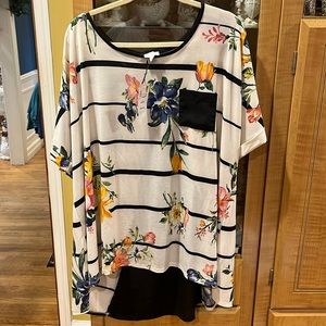 Avenue 26/28 top with tags